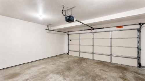 35-2351 Parkway Boulevard, Coquitlam, BC - Indoor Photo Showing Garage