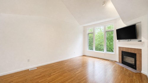 35-2351 Parkway Boulevard, Coquitlam, BC - Indoor Photo Showing Other Room With Fireplace