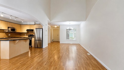 35-2351 Parkway Boulevard, Coquitlam, BC - Indoor Photo Showing Kitchen