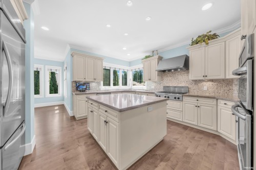 1499 Johnson Street, Coquitlam, BC - Indoor Photo Showing Kitchen With Upgraded Kitchen