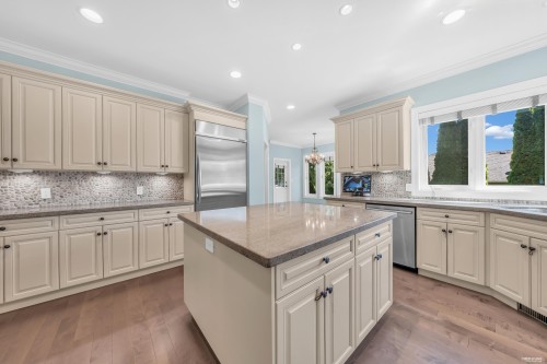1499 Johnson Street, Coquitlam, BC - Indoor Photo Showing Kitchen With Upgraded Kitchen