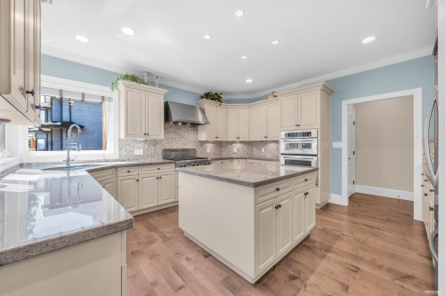 1499 Johnson Street, Coquitlam, BC - Indoor Photo Showing Kitchen With Upgraded Kitchen