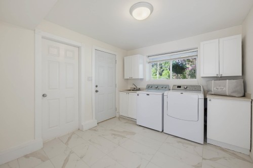 856 55A Street, Delta, BC 