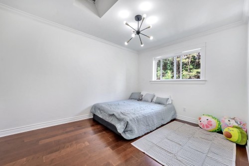 425 Tempe Crescent, North Vancouver, BC - Indoor Photo Showing Bedroom