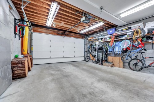 425 Tempe Crescent, North Vancouver, BC - Indoor Photo Showing Garage