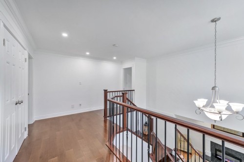 425 Tempe Crescent, North Vancouver, BC - Indoor Photo Showing Other Room