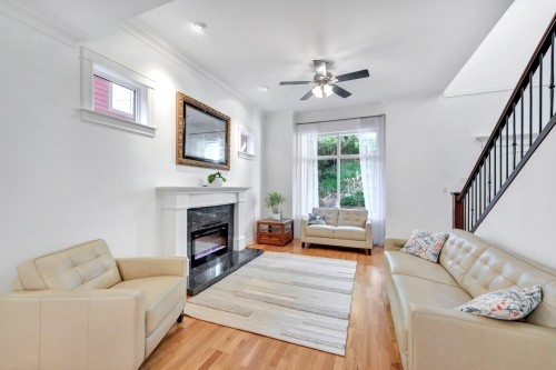 425 Tempe Crescent, North Vancouver, BC - Indoor Photo Showing Living Room With Fireplace
