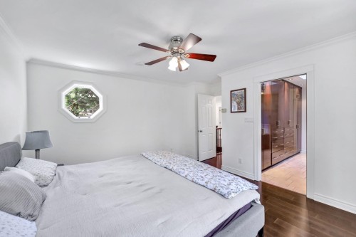 425 Tempe Crescent, North Vancouver, BC - Indoor Photo Showing Bedroom