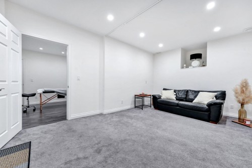 425 Tempe Crescent, North Vancouver, BC - Indoor