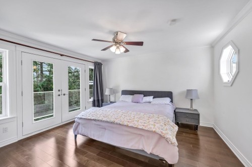 425 Tempe Crescent, North Vancouver, BC - Indoor Photo Showing Bedroom