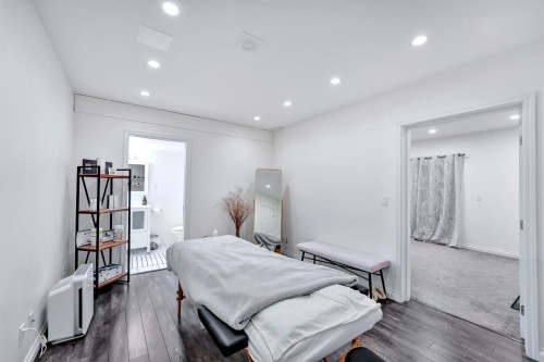 425 Tempe Crescent, North Vancouver, BC - Indoor Photo Showing Bedroom