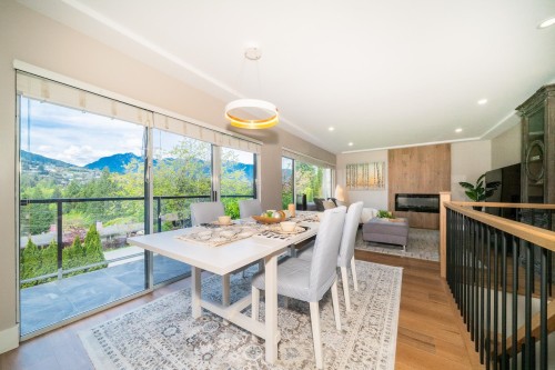 880 Jefferson Avenue, West Vancouver, BC 