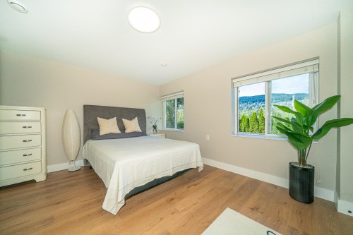 880 Jefferson Avenue, West Vancouver, BC 