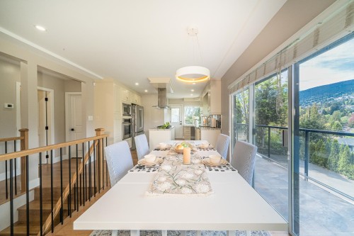 880 Jefferson Avenue, West Vancouver, BC 