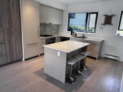 2-589 King Edward Avenue W Vancouver, BC V5Z 2C4