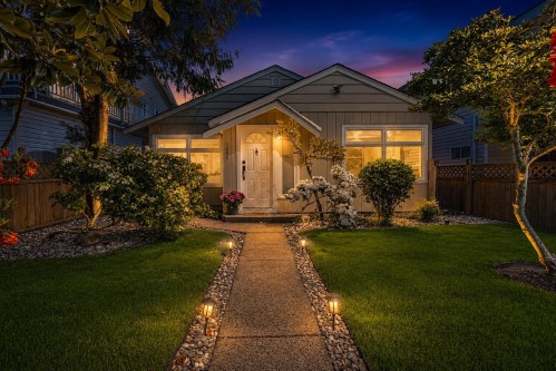 1698 Garden Avenue  North Vancouver, BC V7P 3A7