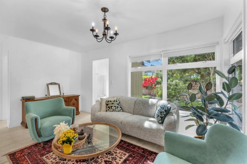 1698 Garden Avenue, North Vancouver, BC 