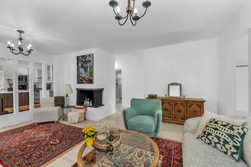 1698 Garden Avenue, North Vancouver, BC 