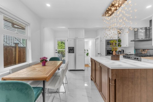 1698 Garden Avenue, North Vancouver, BC 