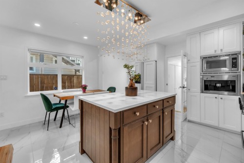 1698 Garden Avenue, North Vancouver, BC 