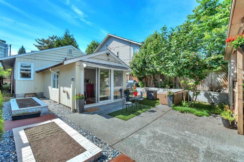 1698 Garden Avenue, North Vancouver, BC 