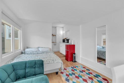 1698 Garden Avenue, North Vancouver, BC 