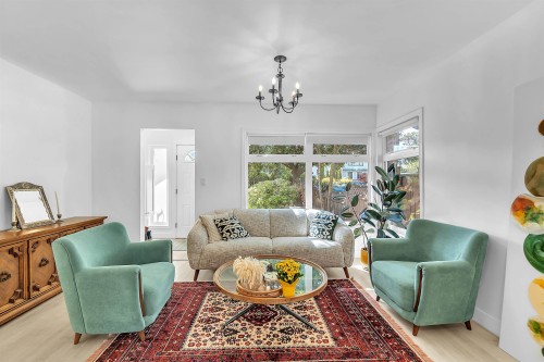 1698 Garden Avenue, North Vancouver, BC 