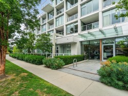 906-2221 30th Avenue E Vancouver, BC V5N 0G6
