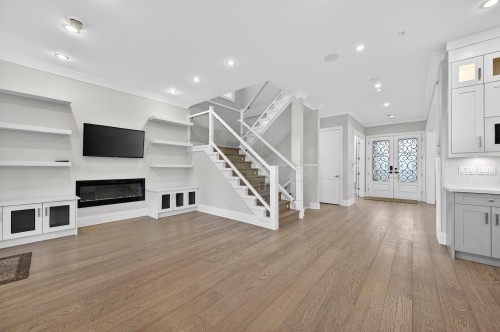 824 Chestnut Street, New Westminster, BC - Indoor With Fireplace