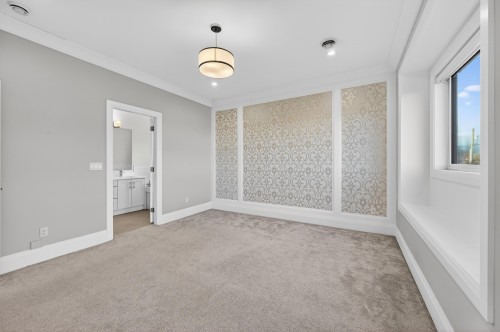 824 Chestnut Street, New Westminster, BC - Indoor Photo Showing Other Room