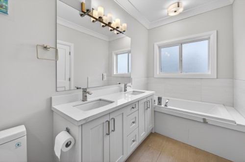 824 Chestnut Street, New Westminster, BC - Indoor Photo Showing Bathroom
