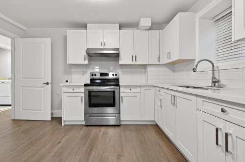 824 Chestnut Street, New Westminster, BC - Indoor Photo Showing Kitchen With Upgraded Kitchen