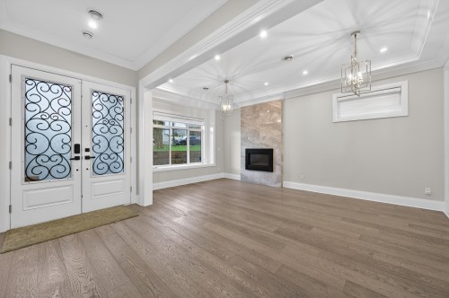 824 Chestnut Street, New Westminster, BC - Indoor With Fireplace