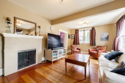 264 Queens Road W North Vancouver, BC V7N 2K5