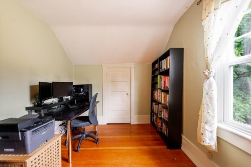 264 Queens Road W, North Vancouver, BC - Indoor Photo Showing Office