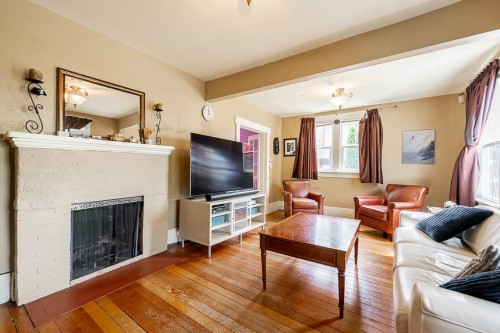 264 Queens Road W, North Vancouver, BC - Indoor Photo Showing Living Room With Fireplace