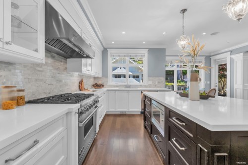 2213 Jefferson Avenue, West Vancouver, BC 