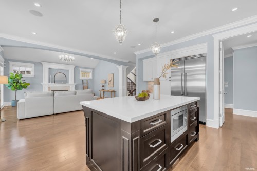 2213 Jefferson Avenue, West Vancouver, BC 