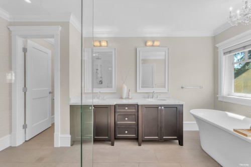 2213 Jefferson Avenue, West Vancouver, BC 