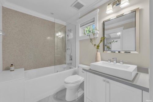 2213 Jefferson Avenue, West Vancouver, BC 