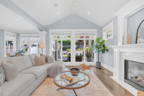 2213 Jefferson Avenue, West Vancouver, BC 