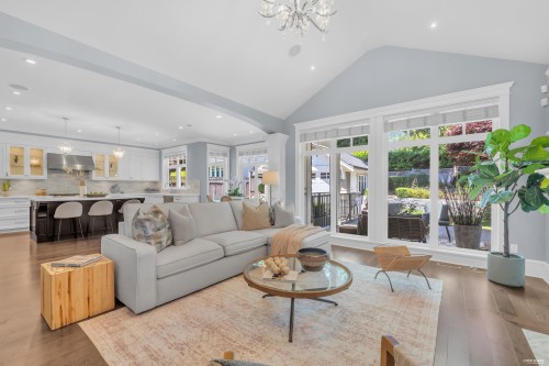 2213 Jefferson Avenue, West Vancouver, BC 