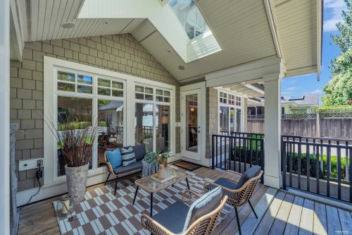 2213 Jefferson Avenue, West Vancouver, BC 