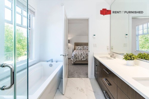 930 15Th Avenue W, Vancouver, BC 