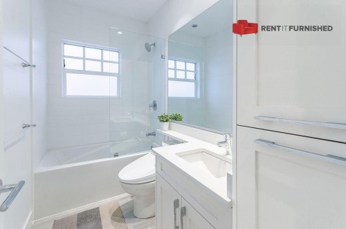 930 15Th Avenue W, Vancouver, BC 