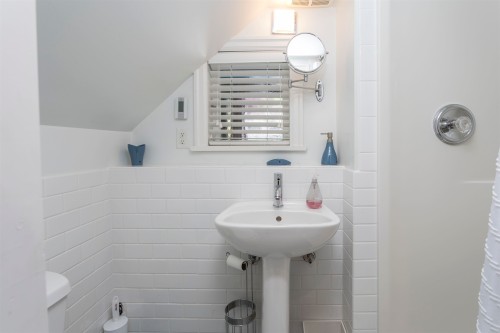 3877 Broadway W, Vancouver, BC 