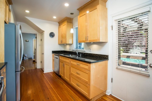 3877 Broadway W, Vancouver, BC 