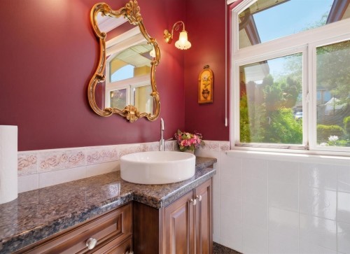 9113 Briar Road, Burnaby, BC - Indoor Photo Showing Bathroom