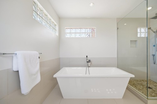 9113 Briar Road, Burnaby, BC - Indoor Photo Showing Bathroom