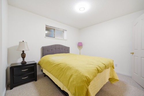 9113 Briar Road, Burnaby, BC - Indoor Photo Showing Bedroom